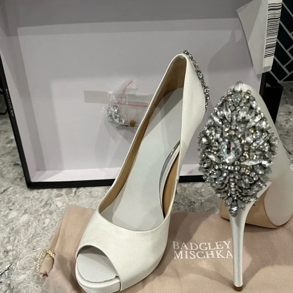 Size 7.5 Badgley Mischka white peep-toed pumps. New with box. Retails for $245. - Picture 6 of 7